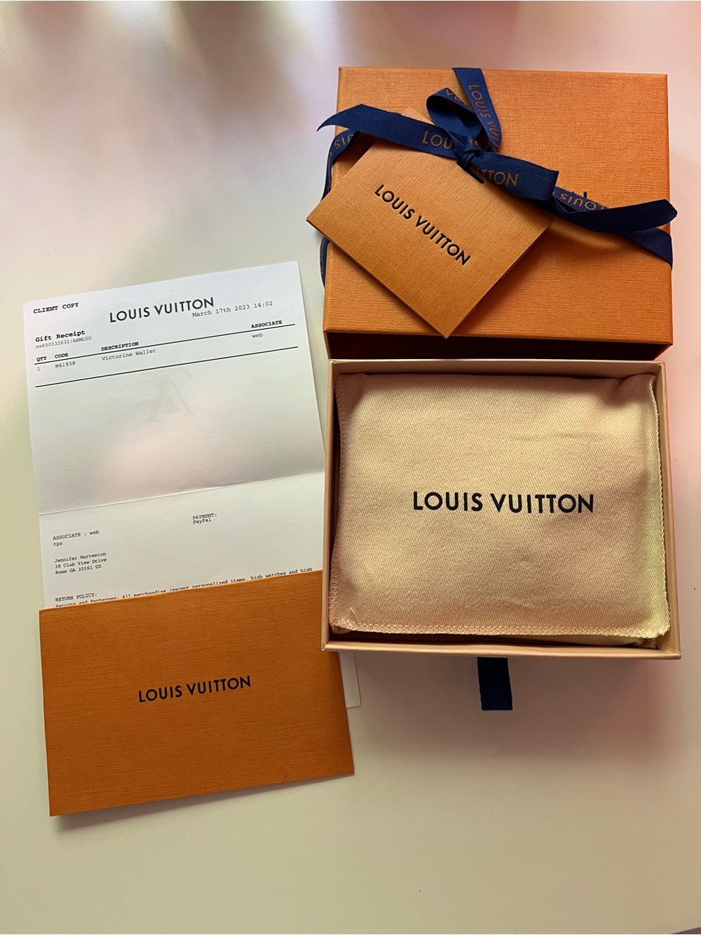 LOUIS VUITTON Victorine Wallet Monogram Fuchsia Interior MSRP $605 - Picture 14 of 16